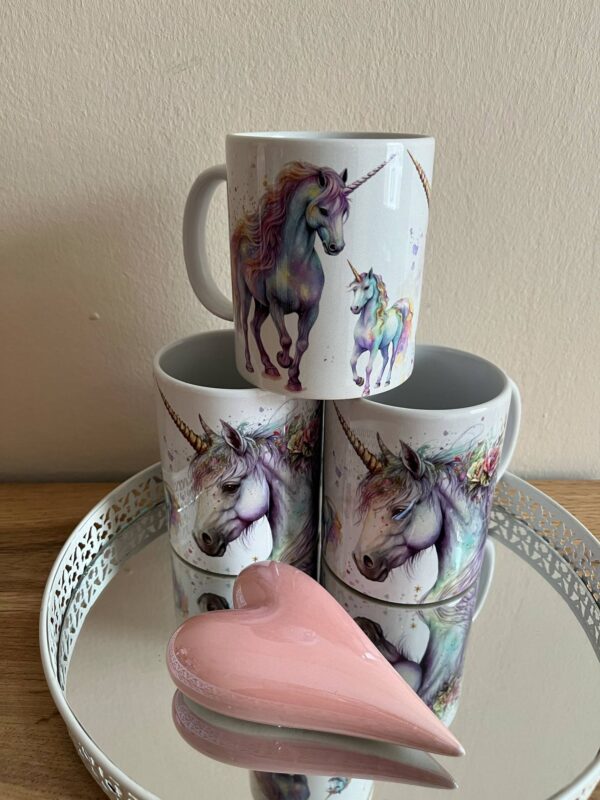 Mesés egyszarvús porcelán bögre, körbe mintás