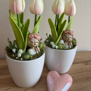 Tulipános asztali dekoráció-rózsaszín/fehér kerámia kaspóban, lánnyal - Image 3