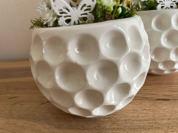 Élethű tulipános gömb kaspós dekoráció pillangókkal-sárga - Image 2