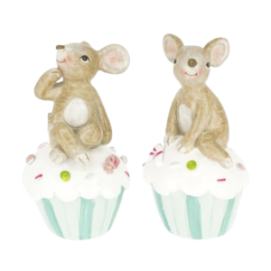 Muffinon csücsülő egérke