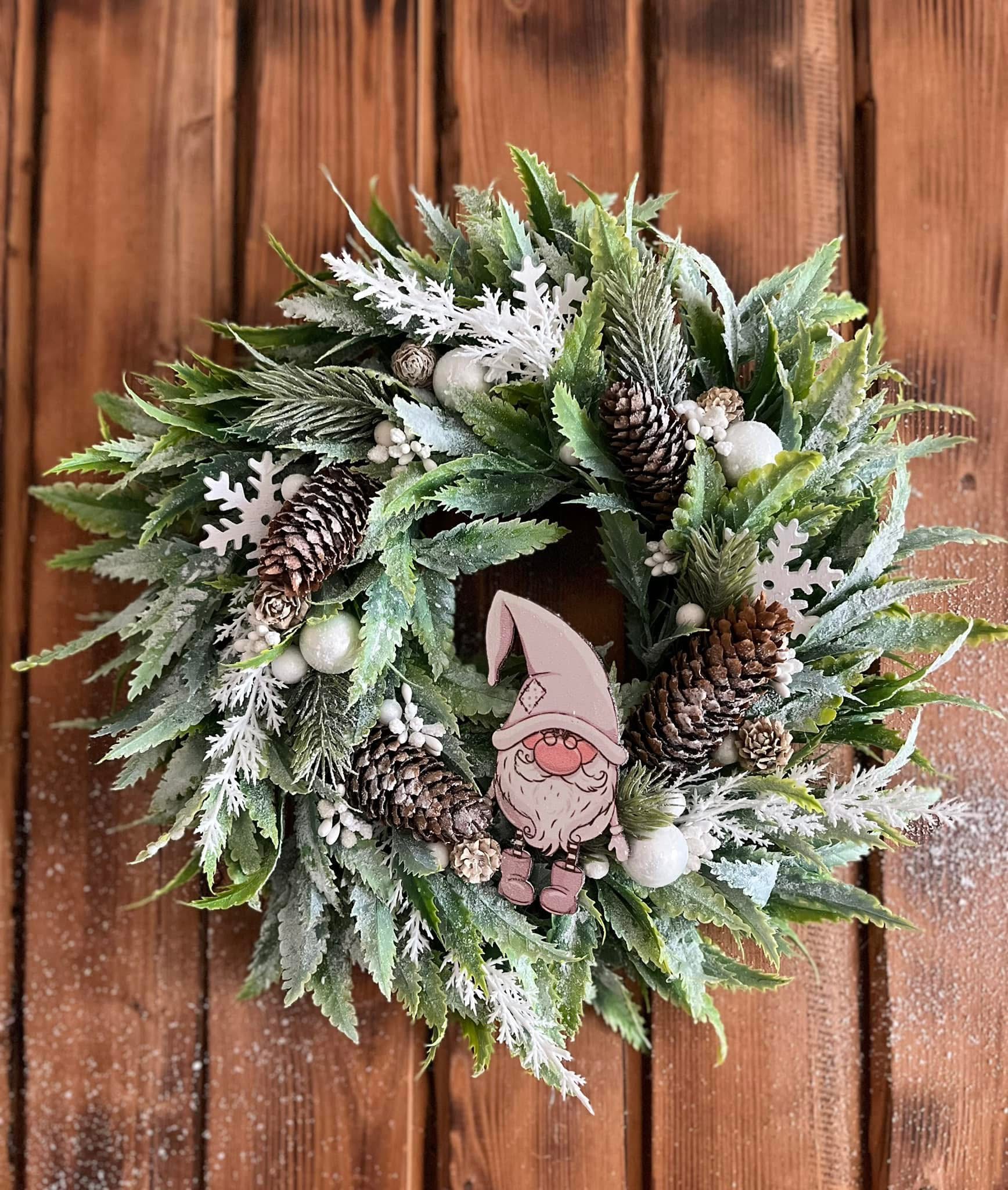 Arnold manó élethű zöld alapos karácsonyi kopogtatója