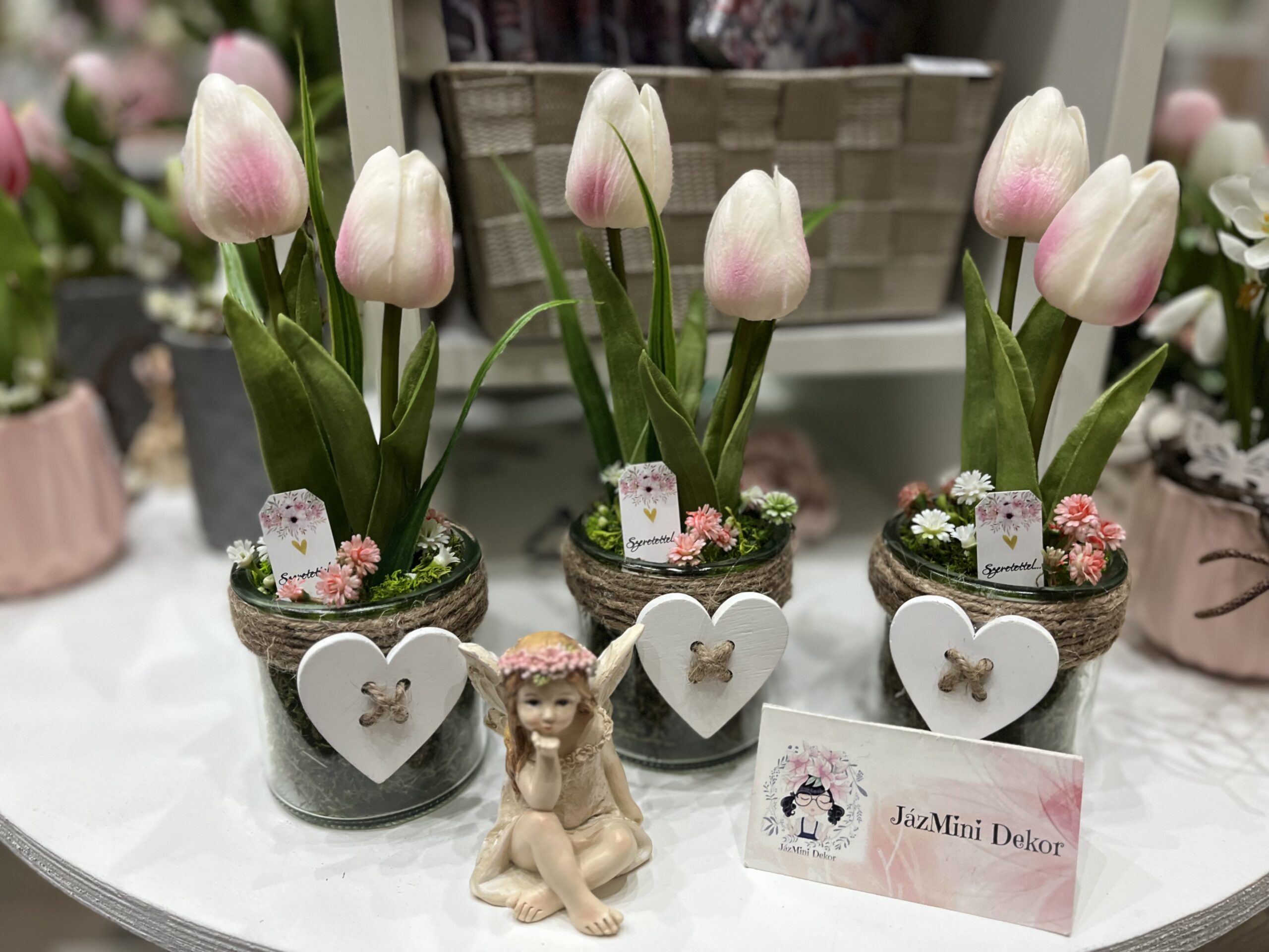 Szivecskés üveghengerek tulipánokkal-púder