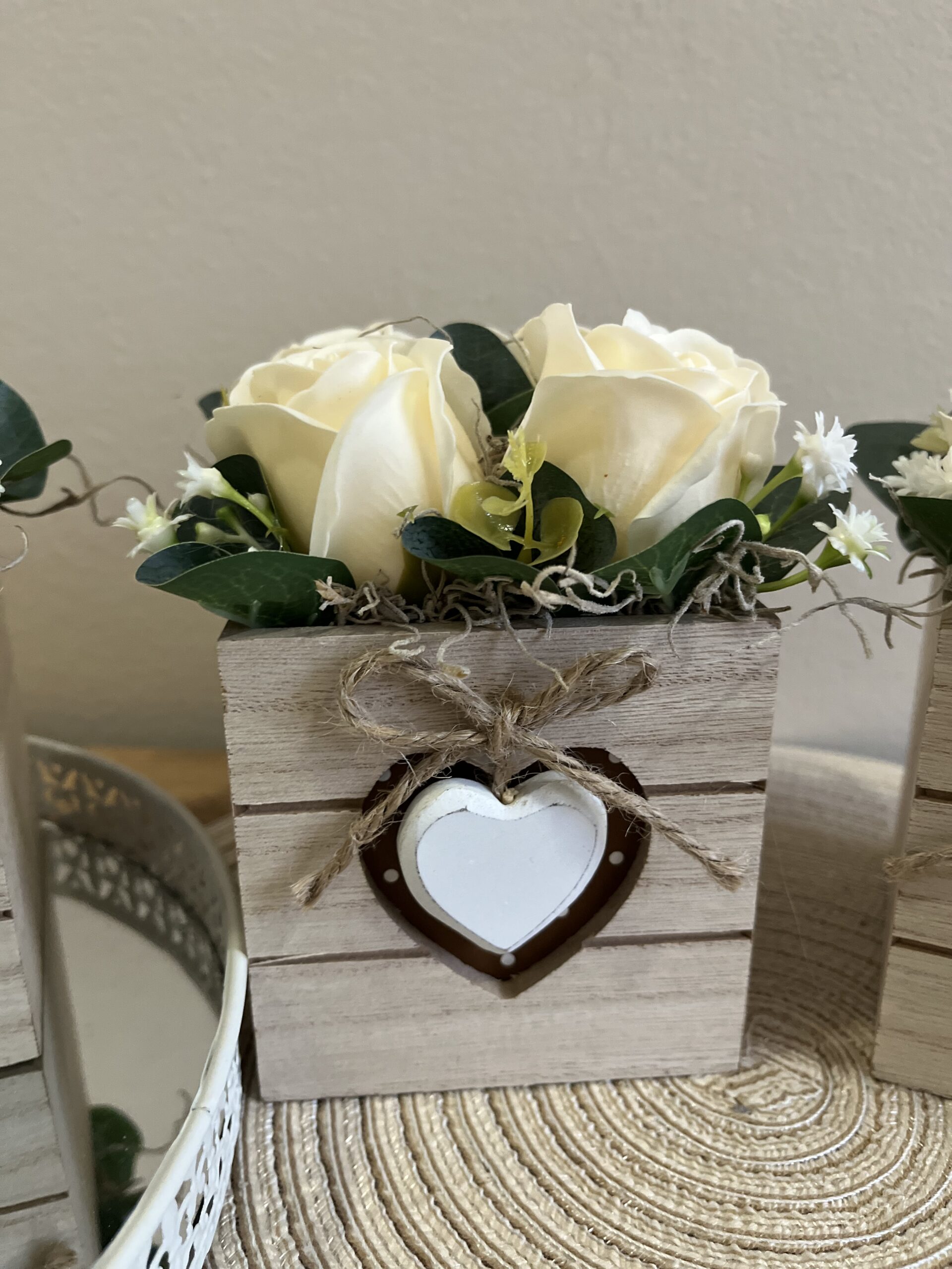 Szivecskés fadoboz szappanrózsákkal-krém - Image 2
