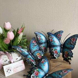 Mesés fém akasztható pillangók