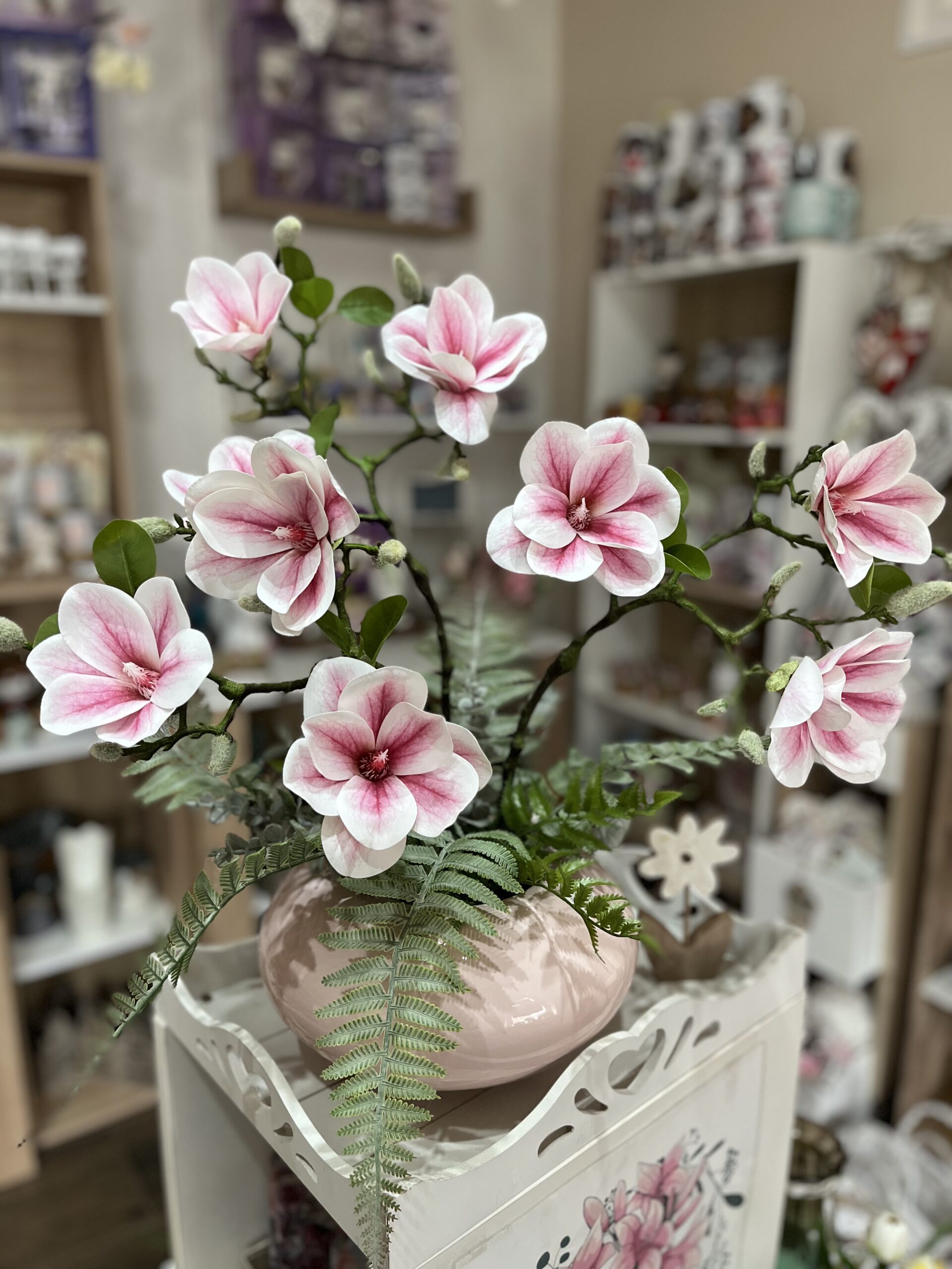 Magnólia-púder kerámia gömbben