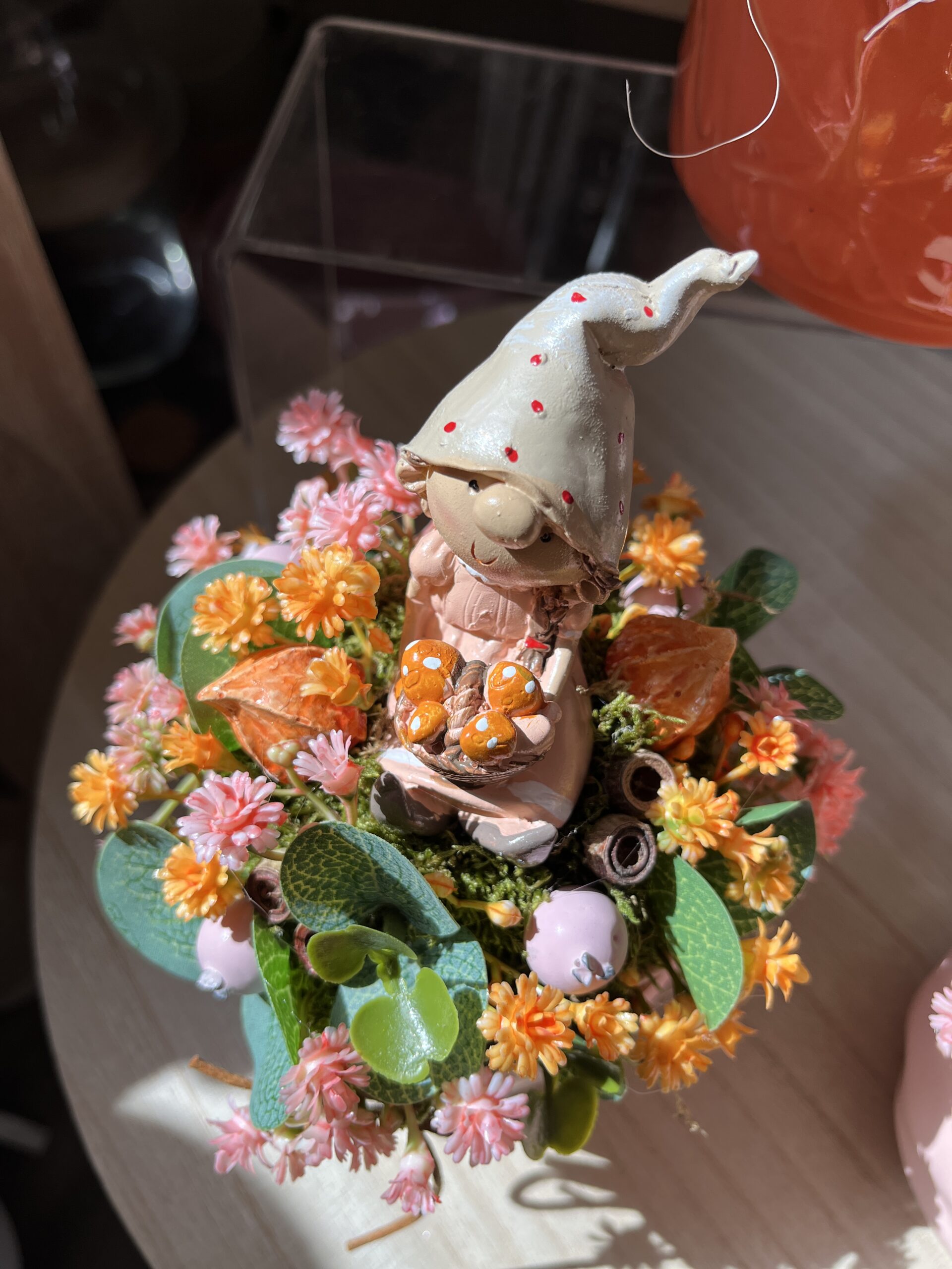 Manó lányka őszi avarban - Image 3