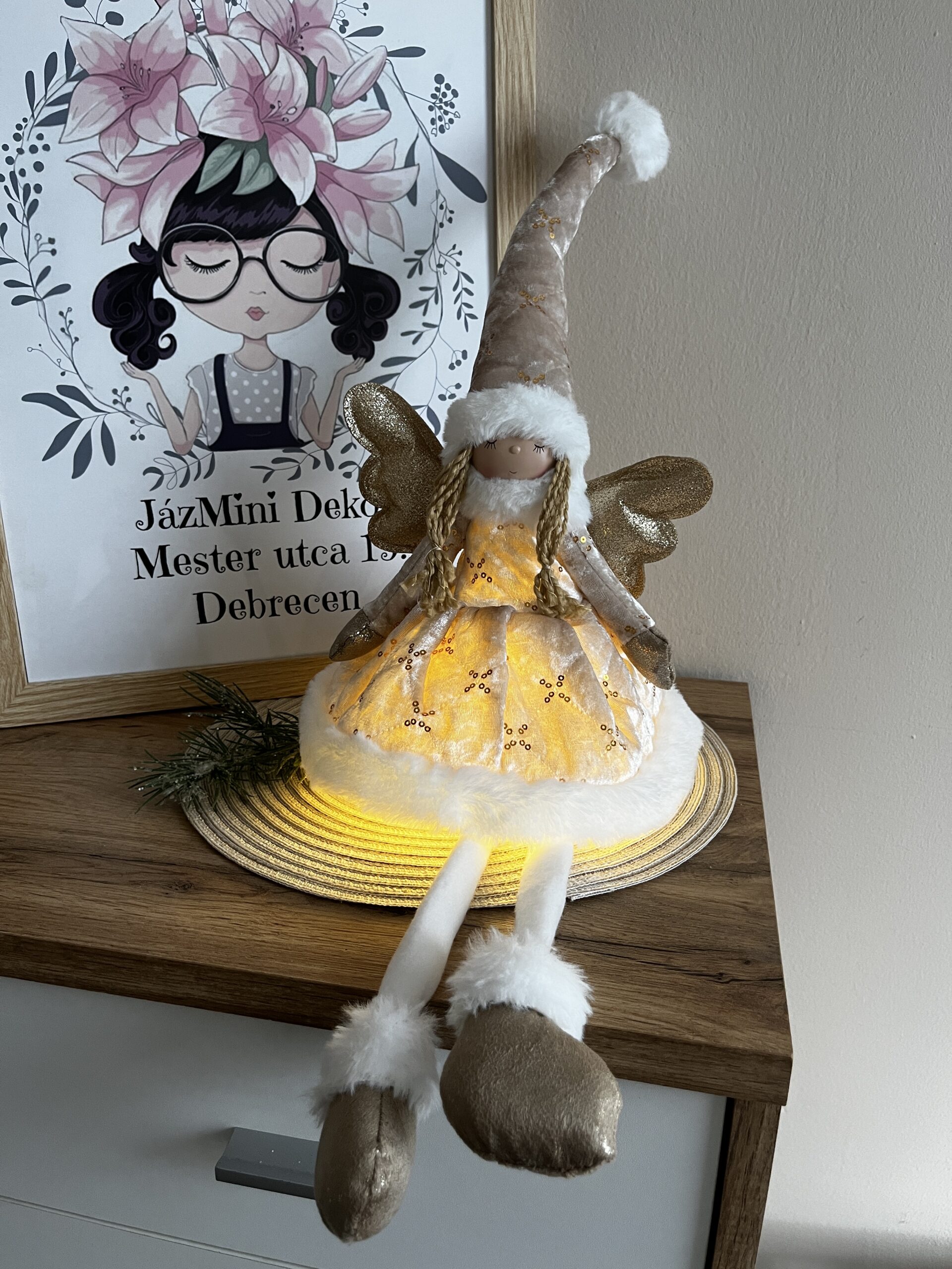 Lara világító lógólábú angyalbaba-bézs/fehér/arany-55 cm
